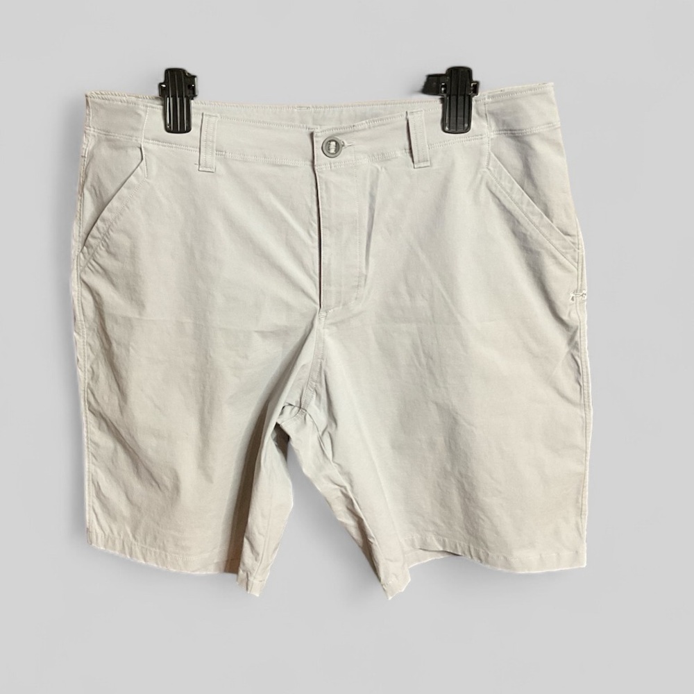 Men’s Under Armour shorts, size 38
